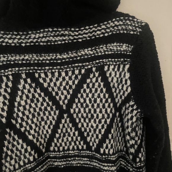 HOLLISTER Black and White Knitted Hoodie - Picture 7 of 9